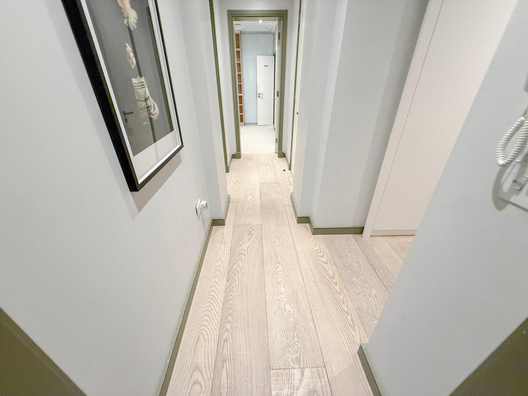 Luxurious 3-bedroom & 3 Bathroom Flat With Indoor Fireplace And Patio In Mayfair Apartamento