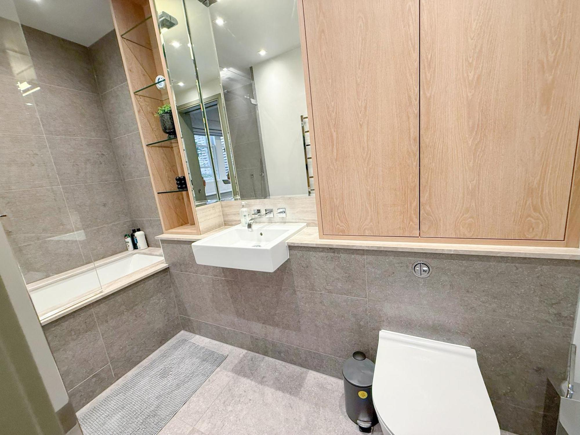 Luxurious 3-bedroom & 3 Bathroom Flat With Indoor Fireplace And Patio In Mayfair