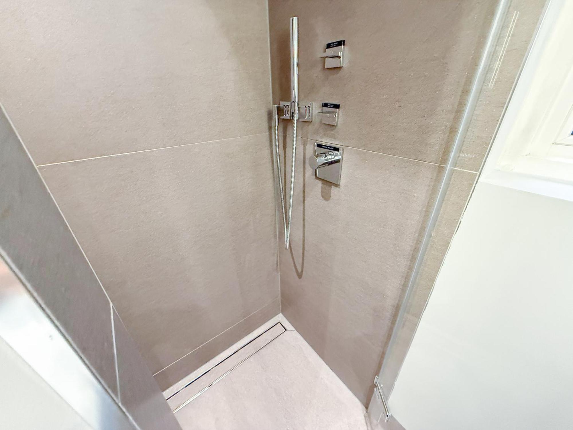 Luxurious 3-bedroom & 3 Bathroom Flat With Indoor Fireplace And Patio In Mayfair