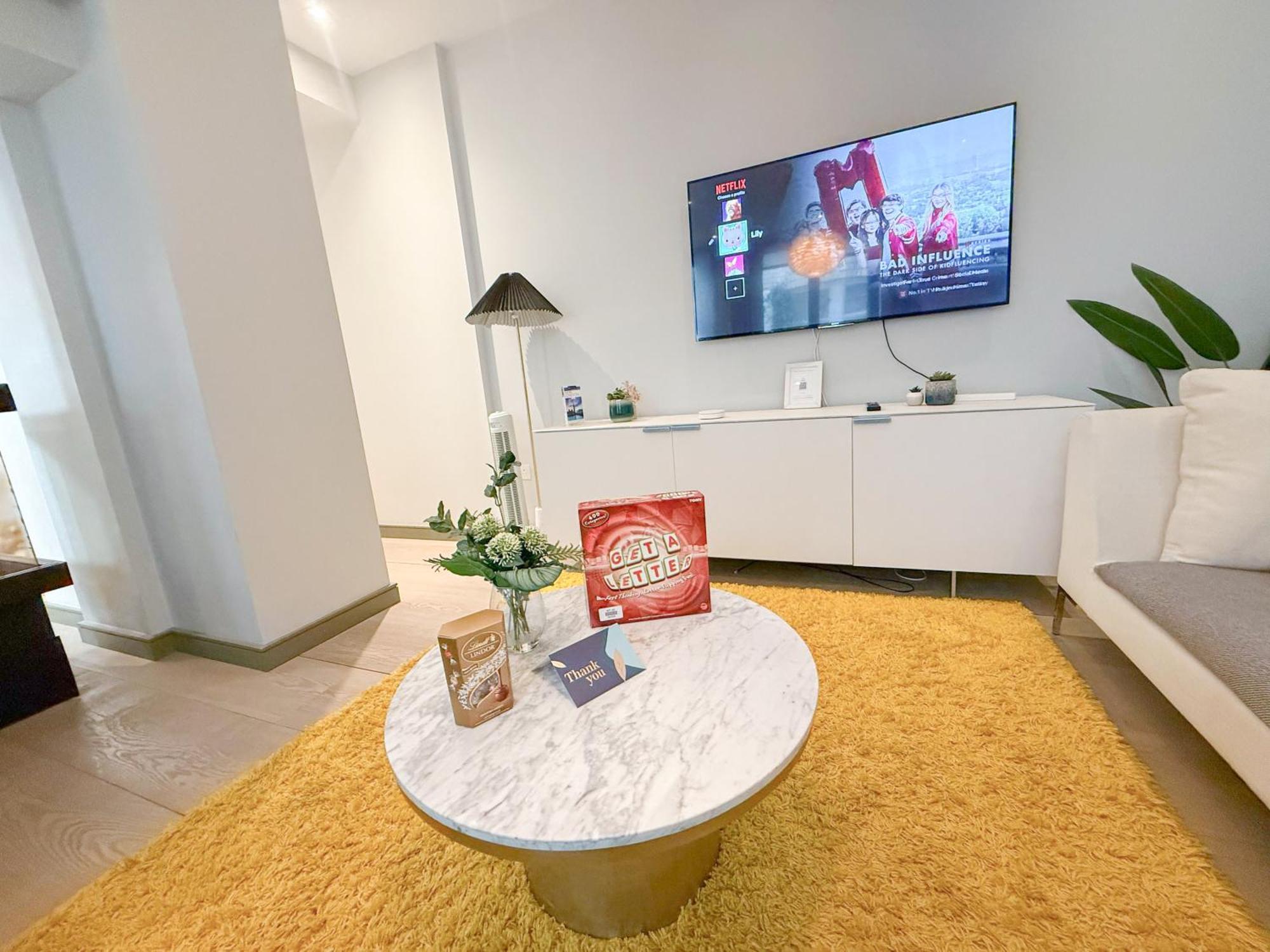 Apartment Luxurious 3-bedroom & 3 Bathroom Flat With Indoor Fireplace And Patio In Mayfair