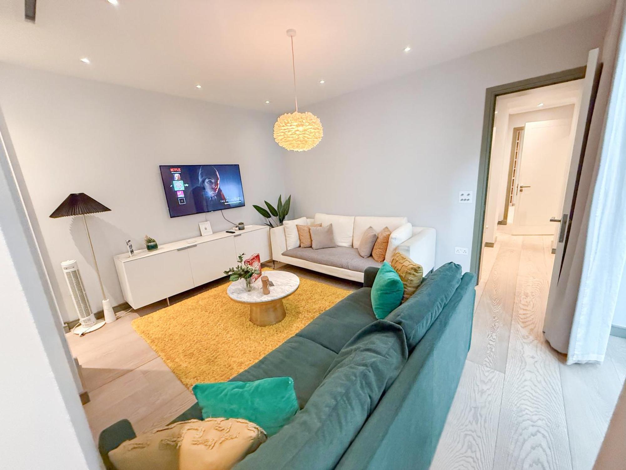 Luxurious 3-bedroom & 3 Bathroom Flat With Indoor Fireplace And Patio In Mayfair *