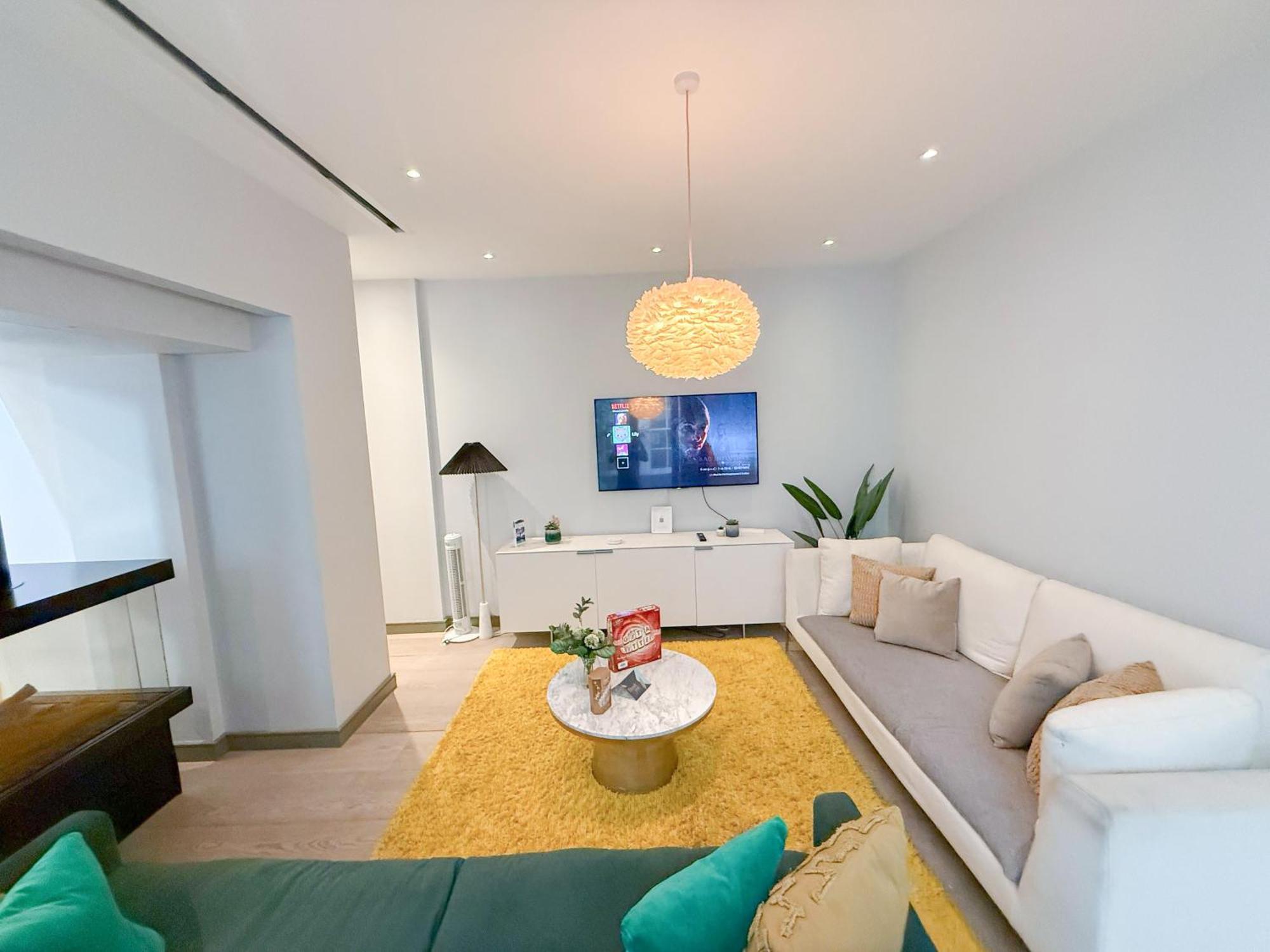 Luxurious 3-bedroom & 3 Bathroom Flat With Indoor Fireplace And Patio In Mayfair London