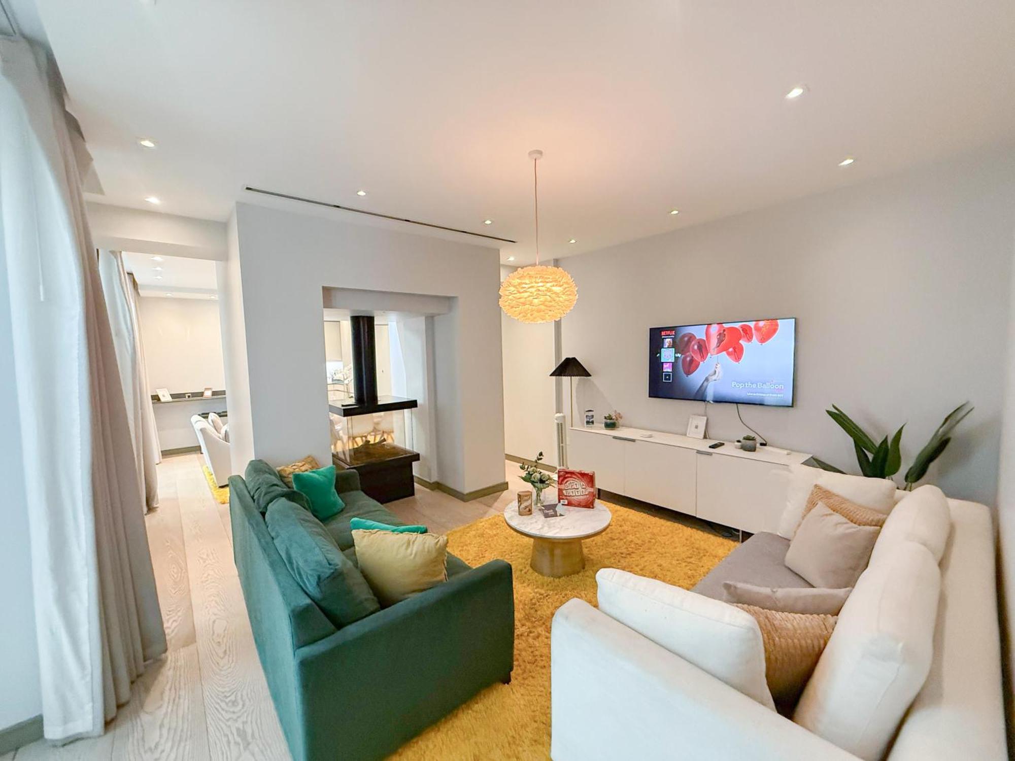 Luxurious 3-bedroom & 3 Bathroom Flat With Indoor Fireplace And Patio In Mayfair *
